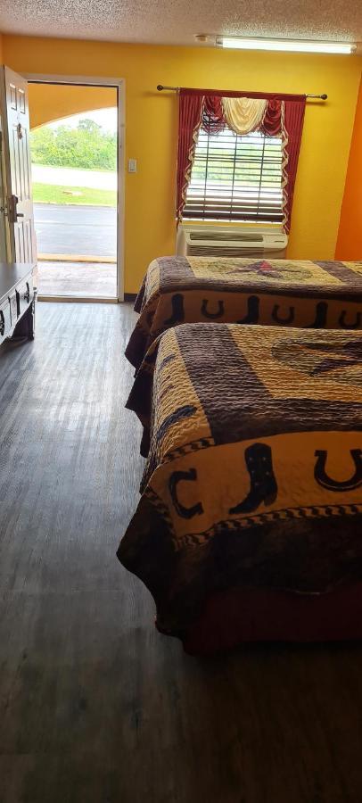Chaparral Motel Hallettsville Dış mekan fotoğraf