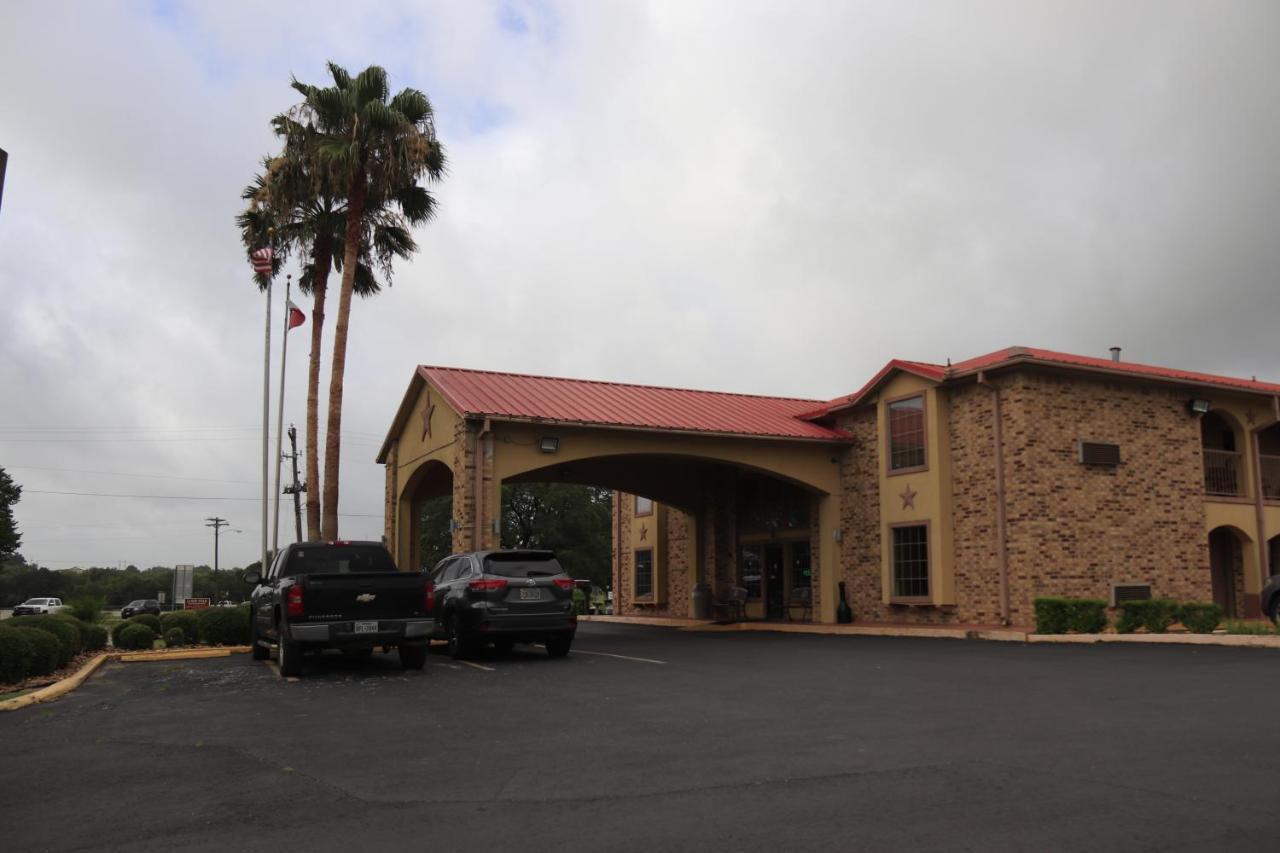 Chaparral Motel Hallettsville Dış mekan fotoğraf