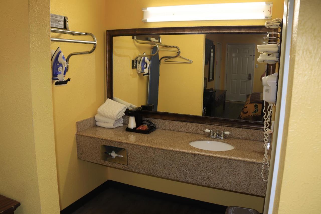 Chaparral Motel Hallettsville Dış mekan fotoğraf