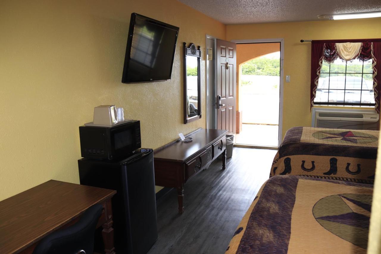 Chaparral Motel Hallettsville Dış mekan fotoğraf