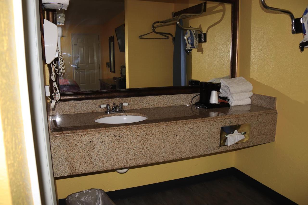 Chaparral Motel Hallettsville Dış mekan fotoğraf