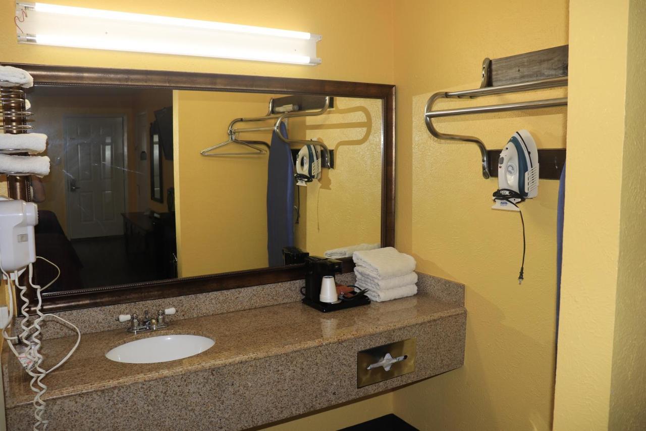 Chaparral Motel Hallettsville Dış mekan fotoğraf